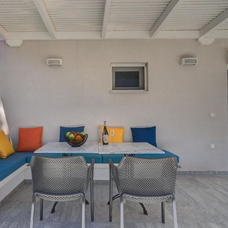 Molos Beachfront Apartments In ดิอาคอปโต ภายนอก รูปภาพ