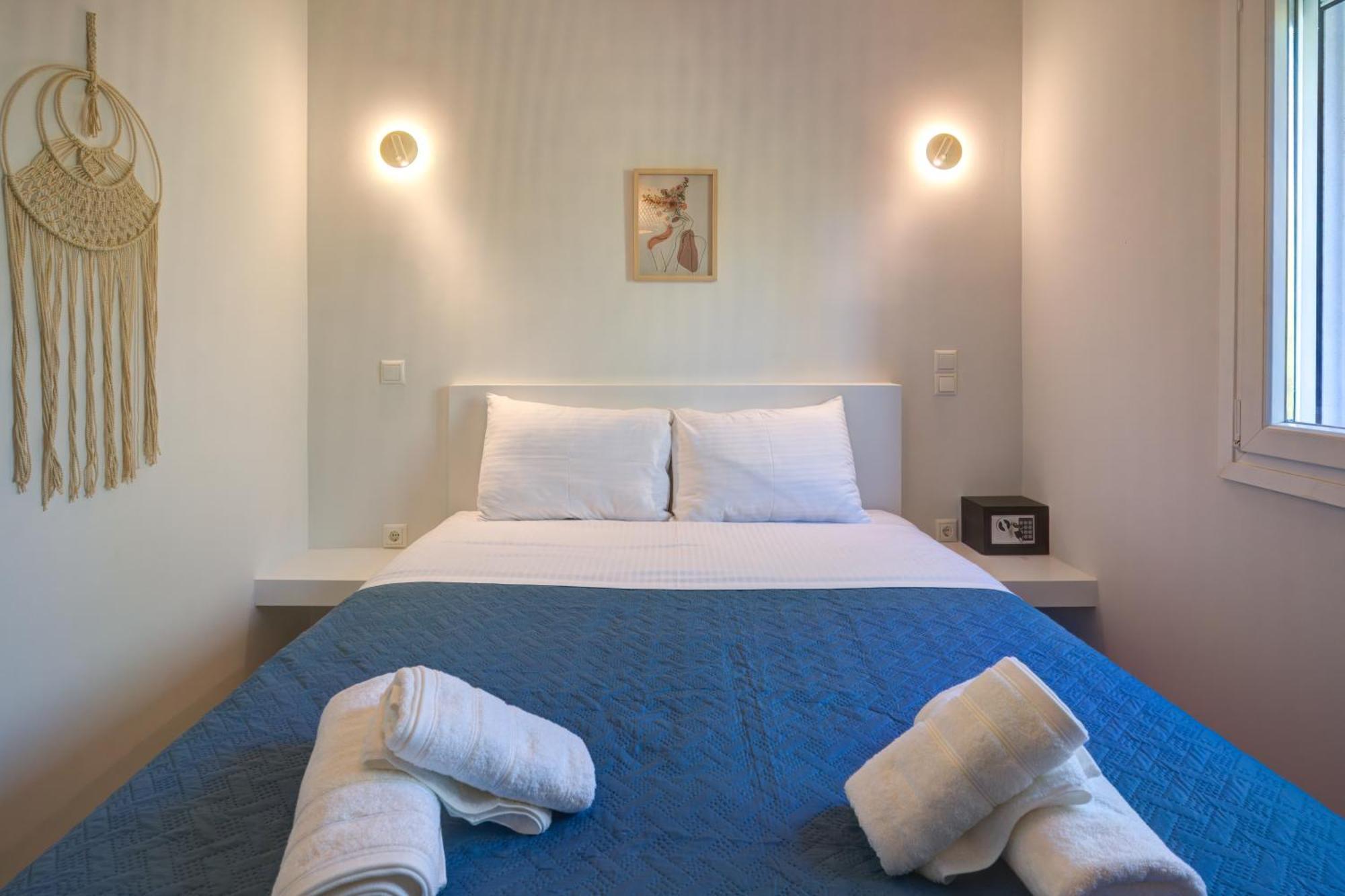 Molos Beachfront Apartments In ดิอาคอปโต ภายนอก รูปภาพ