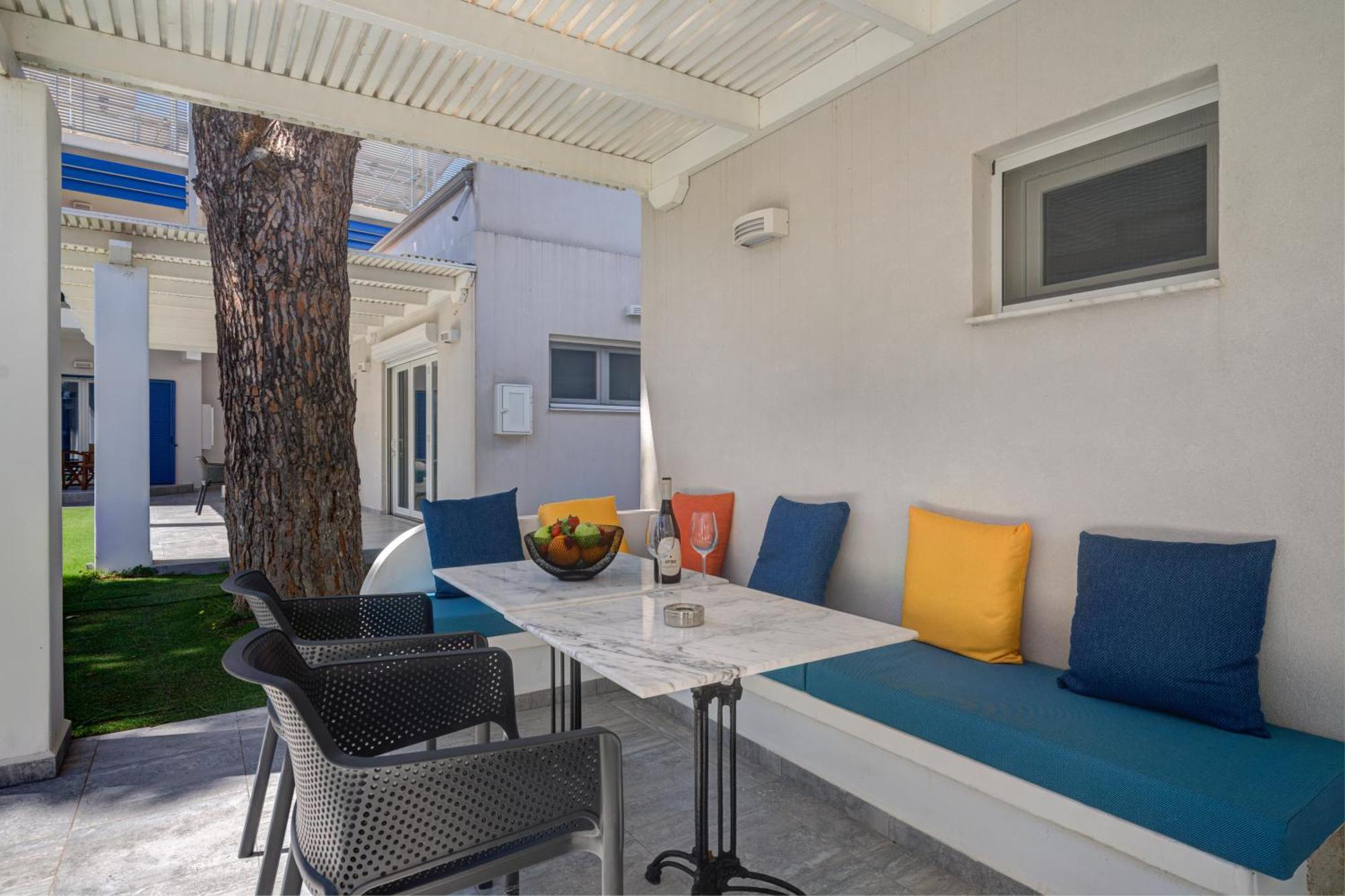 Molos Beachfront Apartments In ดิอาคอปโต ภายนอก รูปภาพ