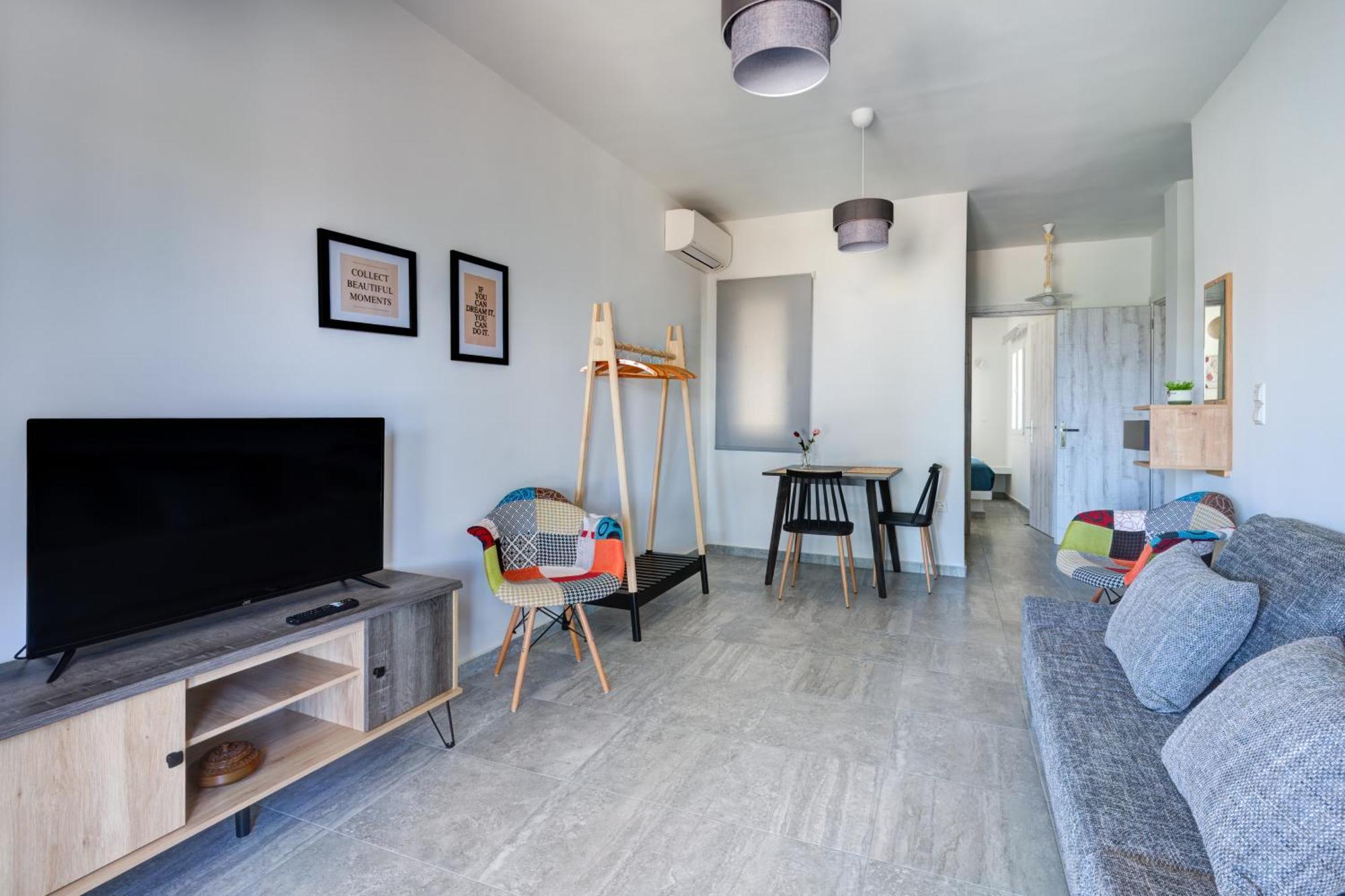 Molos Beachfront Apartments In ดิอาคอปโต ภายนอก รูปภาพ